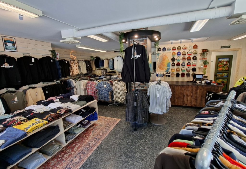 Interiör från XLKläders butik i Vilhelmina
