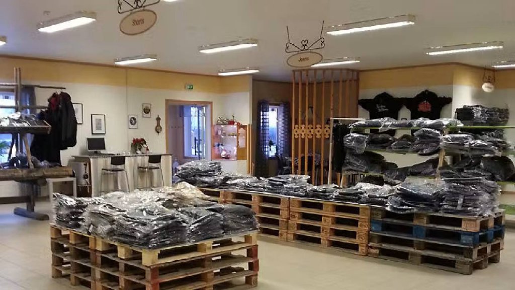 XLKläders lager i Nästansjö